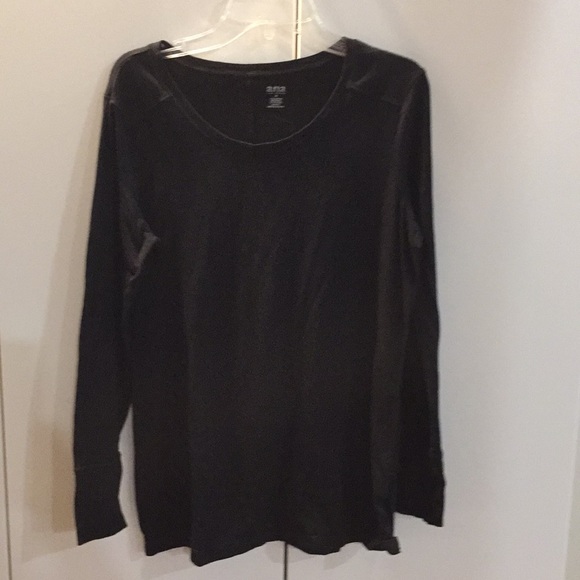 Tops - Long sleeved tee Tops - Long sleeved tee